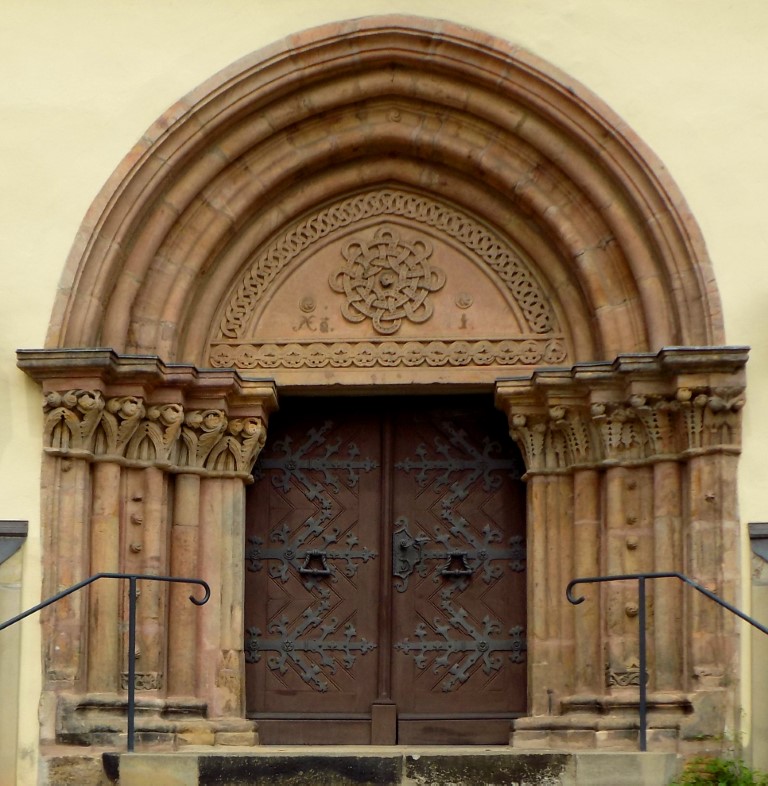 Südportal der Nossener Stadtkirche
