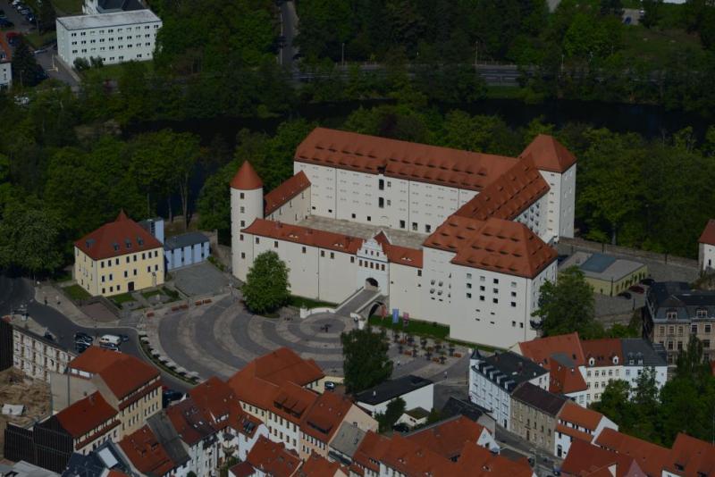 Luftaufnahme Schlossplatz Freiberg mit Schloss Freudenstein und dem Krügerhaus