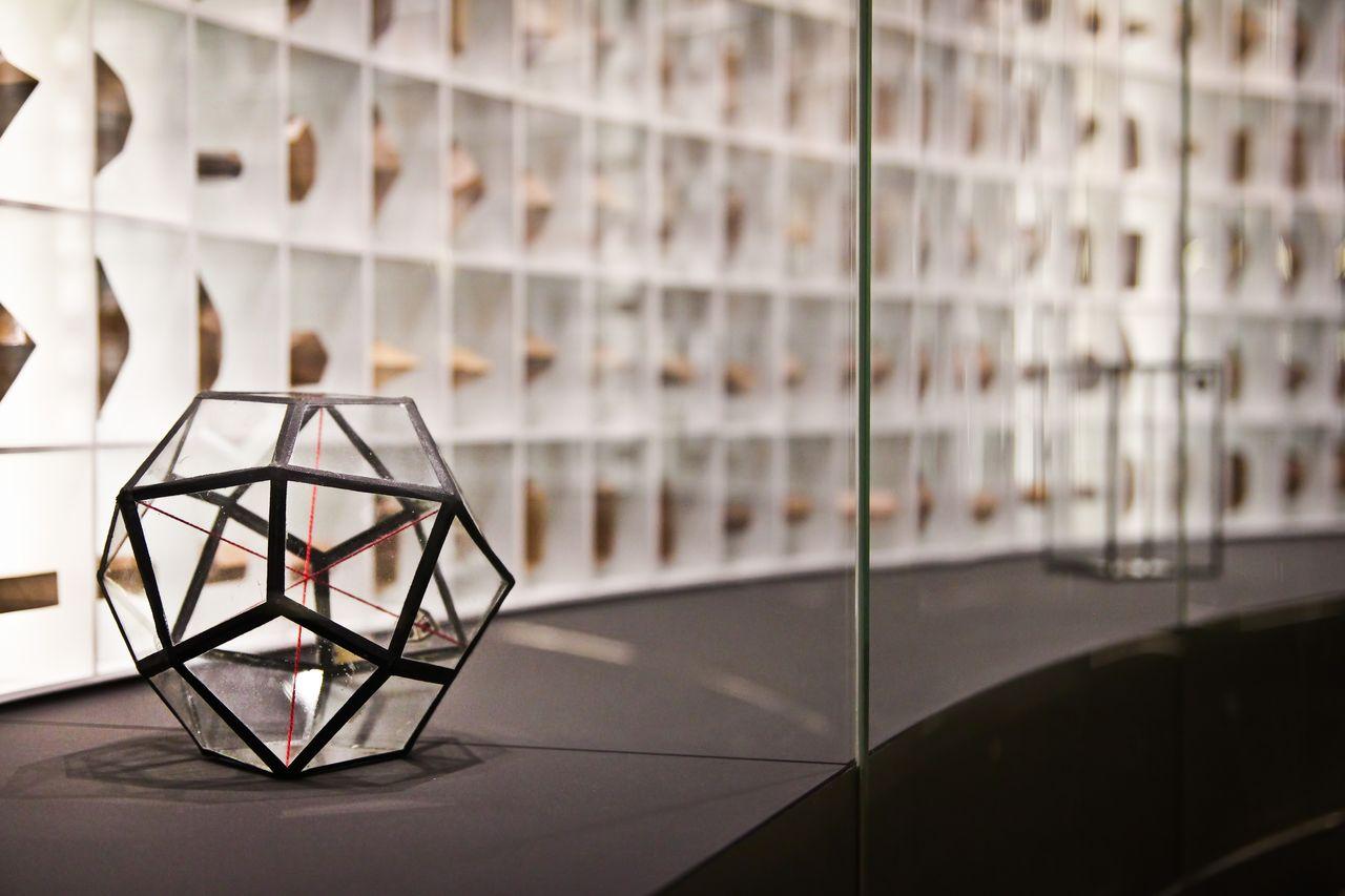Großes Kristallmodell aus kubischen Kristallsystem in der Galerie der Modelle